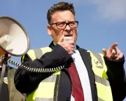 Labour Suspends Karl Turner After Criticism of Starmer and Judicial Reforms