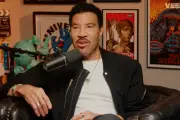 Lionel Richie Advises Celebrities on Fan Relations Amid Chappell Roan Controversy