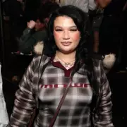 Lola Young Reveals Near-Fatal Addiction After Stage Collapse