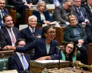 Memory Lapses Dominate PMQs as Starmer and Badenoch Dodge Key Questions