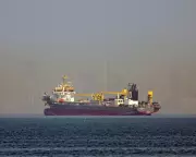 Middle East Crisis Fuels Oil Price Surge, Threatening Global Inflation and Growth