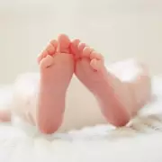 Midwife's 14-Year Secret: How to Settle a Newborn Baby in a Cot Without Tears