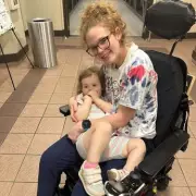 Mum's Tingly Toes Led to Paralysis from Rare Syndrome, Now She Runs Marathons