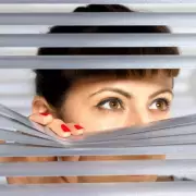 Pregnant Woman's Garage Dispute with Neighbour Sparks Online Debate