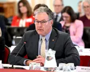 Queensland Minister Overrides Board to Name Theatre Glasshouse, Not Oodgeroo