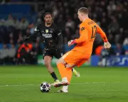 Rosenior Defends Jörgensen After Costly Error in Chelsea's Champions League Defeat