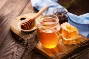 Scientific Evidence on Honey's Health Benefits and Risks Explained