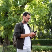 Smartphone Addiction Hinders Nature Appreciation and Relaxation, Poll Reveals