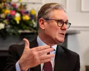 Starmer Faces Further Resignations Over Mandelson WhatsApp Messages