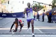 Substitute Teacher Nathan Martin Wins LA Marathon in Historic Photo Finish