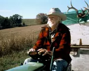 The Straight Story Review: Lynch's 1999 Midwest Heartwarmer Remains a Unique Gem