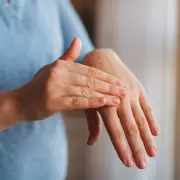 Two Skin Warning Signs That Could Signal a Vitamin B12 Deficiency