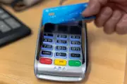 UK Banks Gain Flexibility to Set Higher Contactless Limits, Maintain £100 Cap for Now