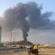 UK Evacuation Flight from Oman Grounded, Passengers Report Panic Attacks