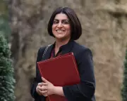 UK to Allow Long-Waiting Asylum Seekers to Work in New Border Policy Shift