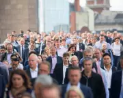 UK Wage Growth Plummets to Five-Year Low Amid Hiring Slowdown