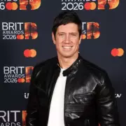 Vernon Kay Pitches Mills & Boon Novel, Jokes He'd Rival Abbey Clancy