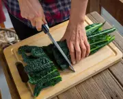 Wooden Chopping Boards Triumph Over Titanium, Experts Advise on Care