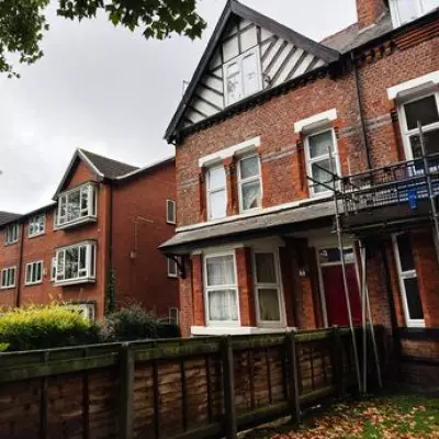 American Expat in UK Reveals One Thing She'll Never Trust About British Life