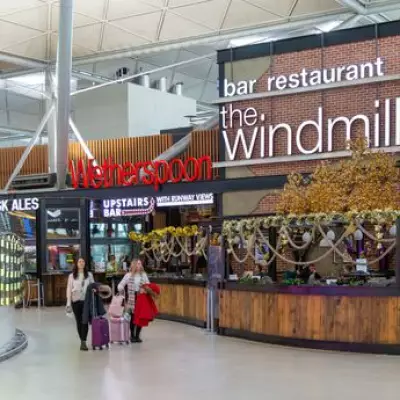 Aussie Traveller Shocked by 4am Gatwick Wetherspoons Crowds