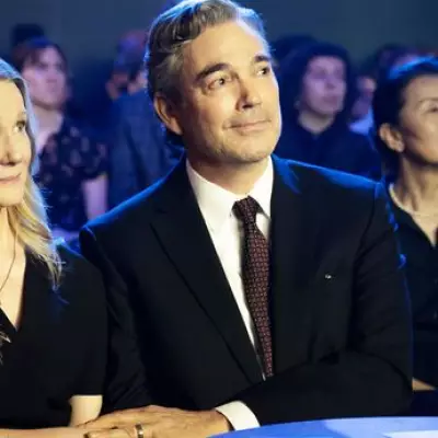 Laura Linney 'Wept Constantly' Watching Broadway Legend Mentor Young Actress