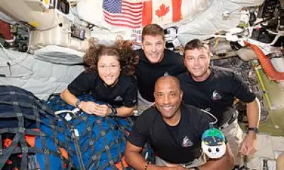 NASA's Artemis II Crew Faces Critical Re-Entry in Historic Moon Mission Return