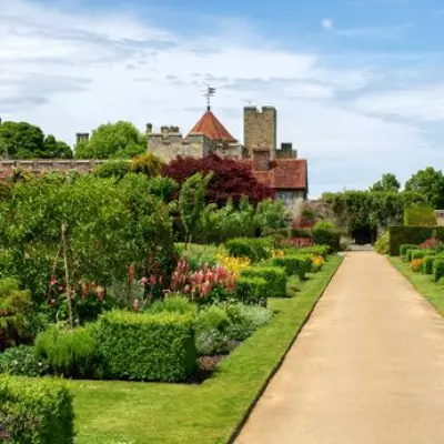 Perfect Weekend Walk Discovered at Historic Tudor Mansion Just One Hour from London