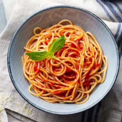 The Secret Ingredient for the Best Tomato Pasta Sauce: Vanilla Beans