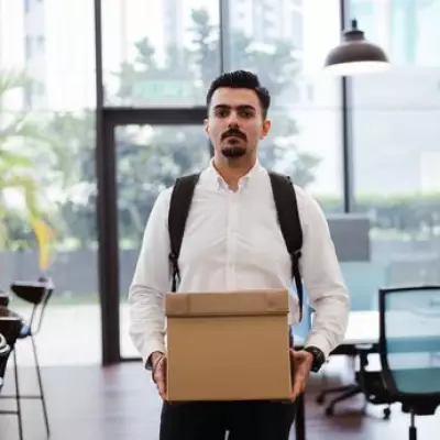 UK Unemployment Drops to 4.9%, Lowest in Three Months, Boosting Starmer