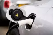 A Guide to Public EV Charging: Finding Stations and Securing the Best Prices