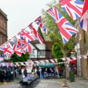 American in UK Reveals Top 3 Culture Shocks: Greetings, Apologies, Pubs