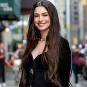 Anne Hathaway Elevates £100 Amazon Handbag to Luxury Status on Press Tour