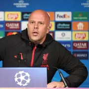 Arne Slot Confirms Alexander Isak's Liverpool Return Against PSG