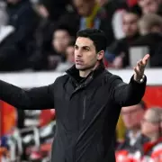 Arsenal Legend Winterburn Defends Arteta Amid Title Pressure
