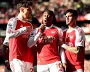 Arsenal Seize Title Initiative with Nerve-Wracking Victory Over Newcastle