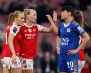 Arsenal thrash Leicester 7-0 to keep WSL title pressure on Man City