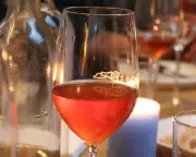 Blouge Wine Boom: Mixing White and Red Grapes Creates Fresh New Tipple