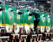 BP Faces Shareholder Rebellion Over Climate Resolution Exclusion