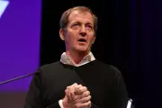 Campbell Warns UK in 'Dark Place' If Labour Fails, Likens Starmer to Bush