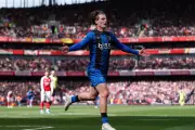 Chelsea Accelerate Pursuit of Bournemouth's Alex Scott Amid Midfield Overhaul Plans