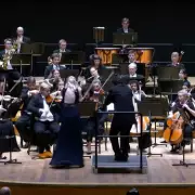 Conductor Accidentally Knocks Priceless 18th Century Violin from Soloist's Hands