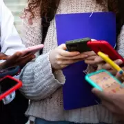 Darren Lewis Urges: Put Phones Down to Reconnect with Humanity