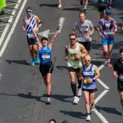 Doctor Reveals Why Marathon Runners Need Bathroom at Mile 18