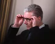 Downing Street Criticises Starmer and Mandelson Over 'Suspension of Reality'