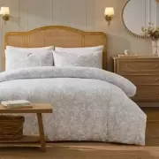 Dusk's 'Stunning' Floral Duvet Set Slashed to £21 in Spring Sale