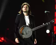 Ex-Mumford & Sons Star Proposes Mined 'Floating Wall' for Channel