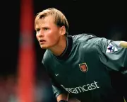 Former Arsenal Goalkeeper Alex Manninger Dies in Tragic Traffic Accident Aged 48