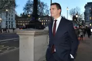 Former Diplomat Defends Olly Robbins in Mandelson Vetting Scandal
