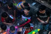 Global Weekend in Pictures: From Rocket Wars to Golden Frogs