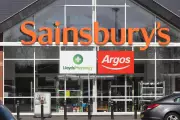 Investors Pressure UK Supermarkets to Reinstate Real Living Wage for Staff